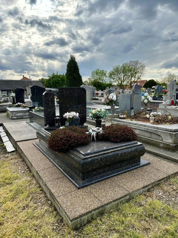 Egyedi síremlék készítés – Méltó emlék, személyre szabott kivitelezés